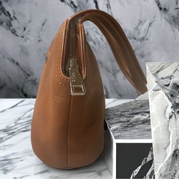 HOBO CLASSIC LEATHER SHOULDER BAG. BEAUTIFUL, CARAMEL COLOR, Multiple pockets. - Picture 3 of 12